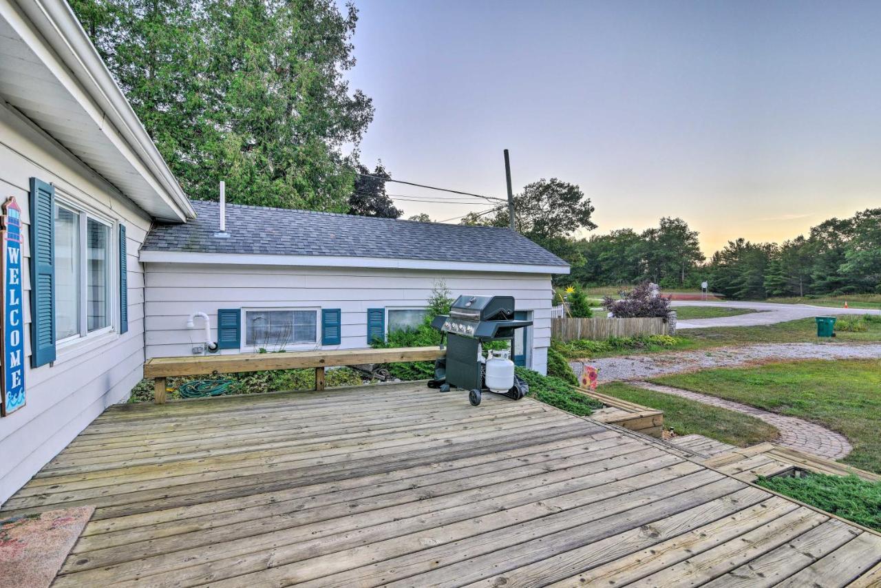 East Tawas Cabin With Lake Huron Access And Views Exterior photo